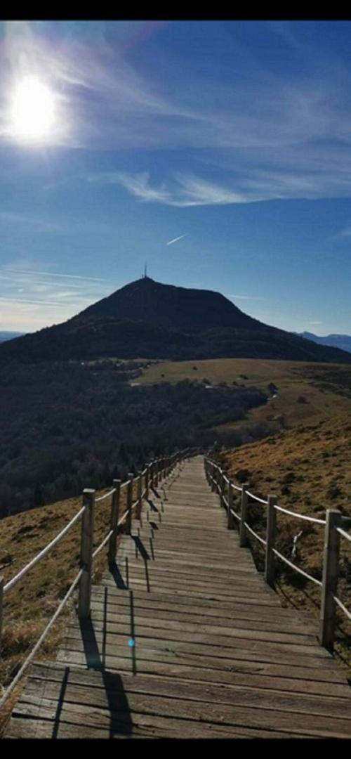 Un havre de paix à la campagne près Vulcania La Goutelle Exterior foto